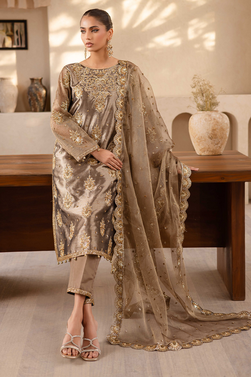 Emaan Adeel | Noore Festive Formals | RAVEEN
