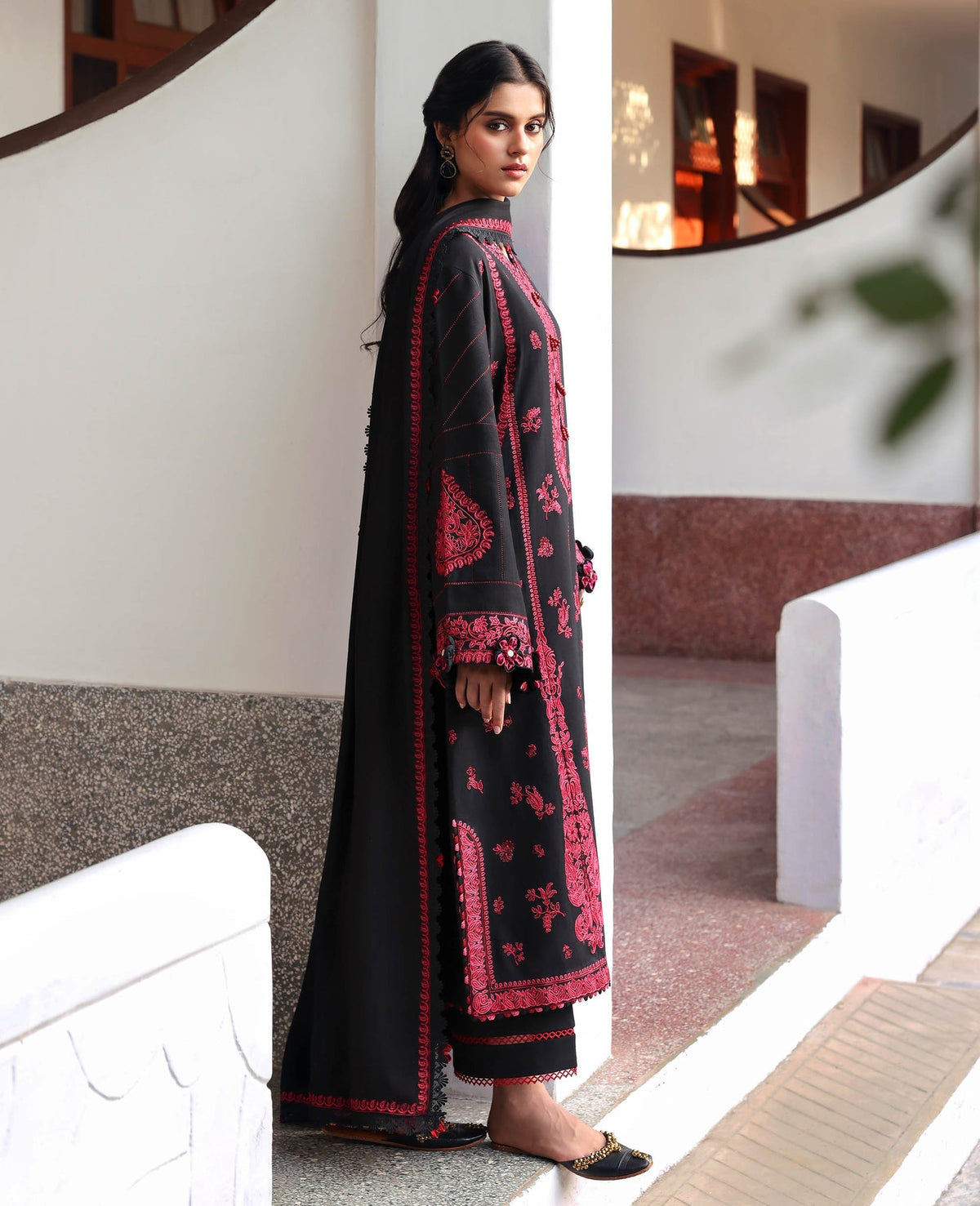 Republic Womenswear | Amaris Luxury Shawl 25 | Almira