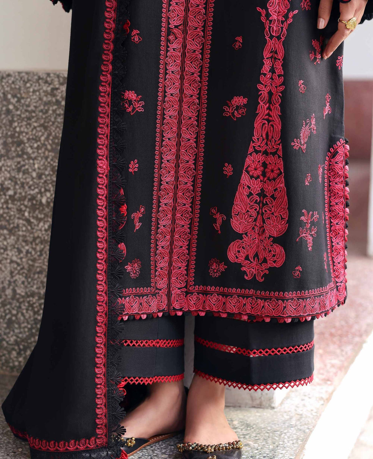 Republic Womenswear | Amaris Luxury Shawl 25 | Almira
