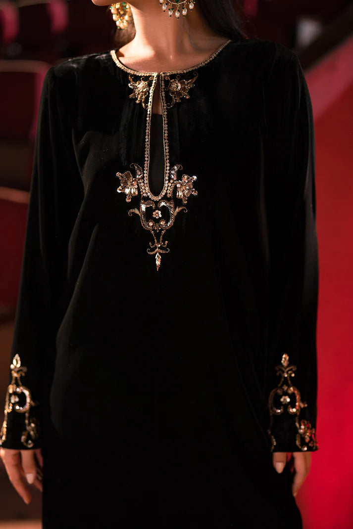 Ammara Khan | Rendezvous Velvet | Statement Noir Velvet Set (D-03)