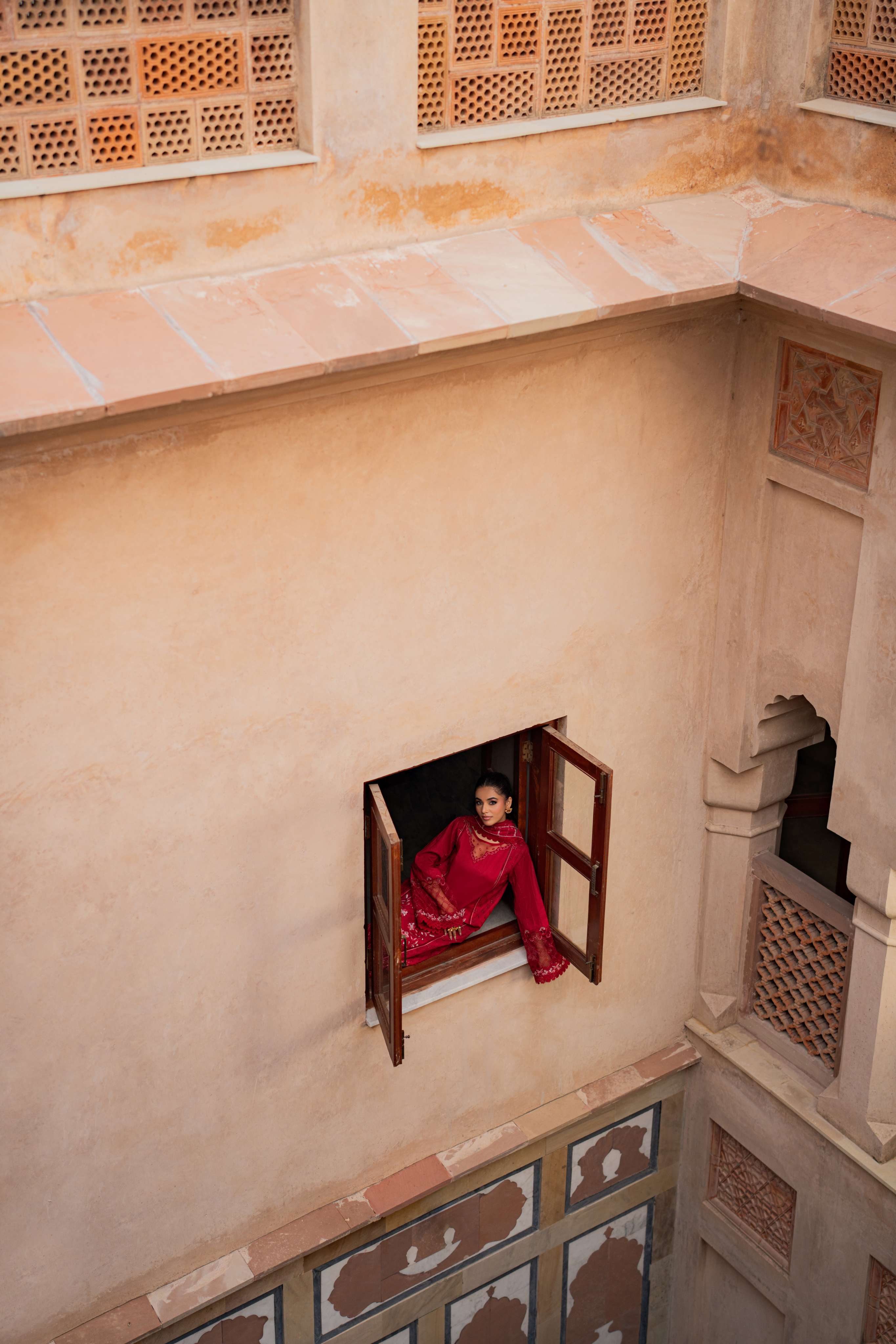 Azzal | Summer Lawn 26 l CRIMSON