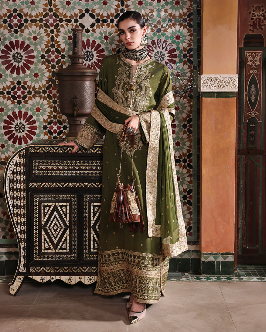 Mushq | Nuvera Rawsilk | Celestia Crown