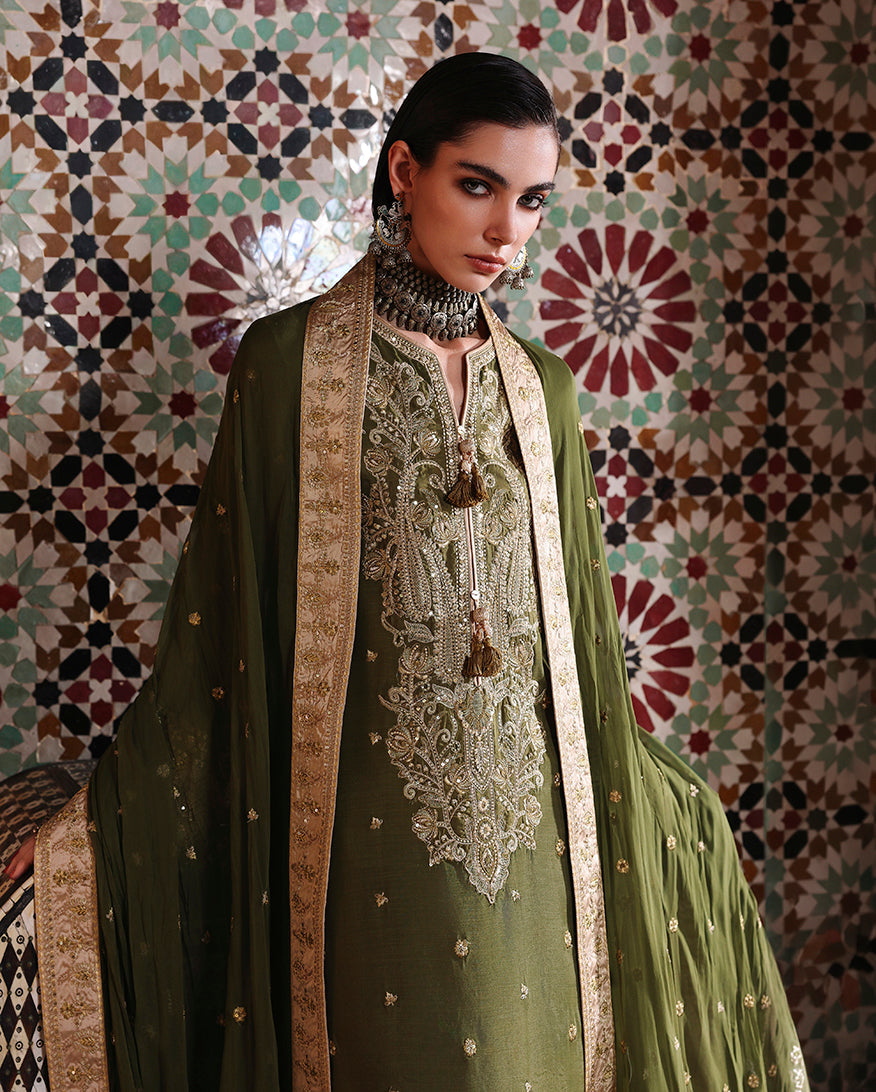 Mushq | Nuvera Rawsilk | Celestia Crown