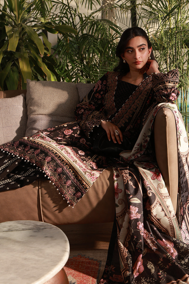 Gulaal | Delia Lawn | Soleil