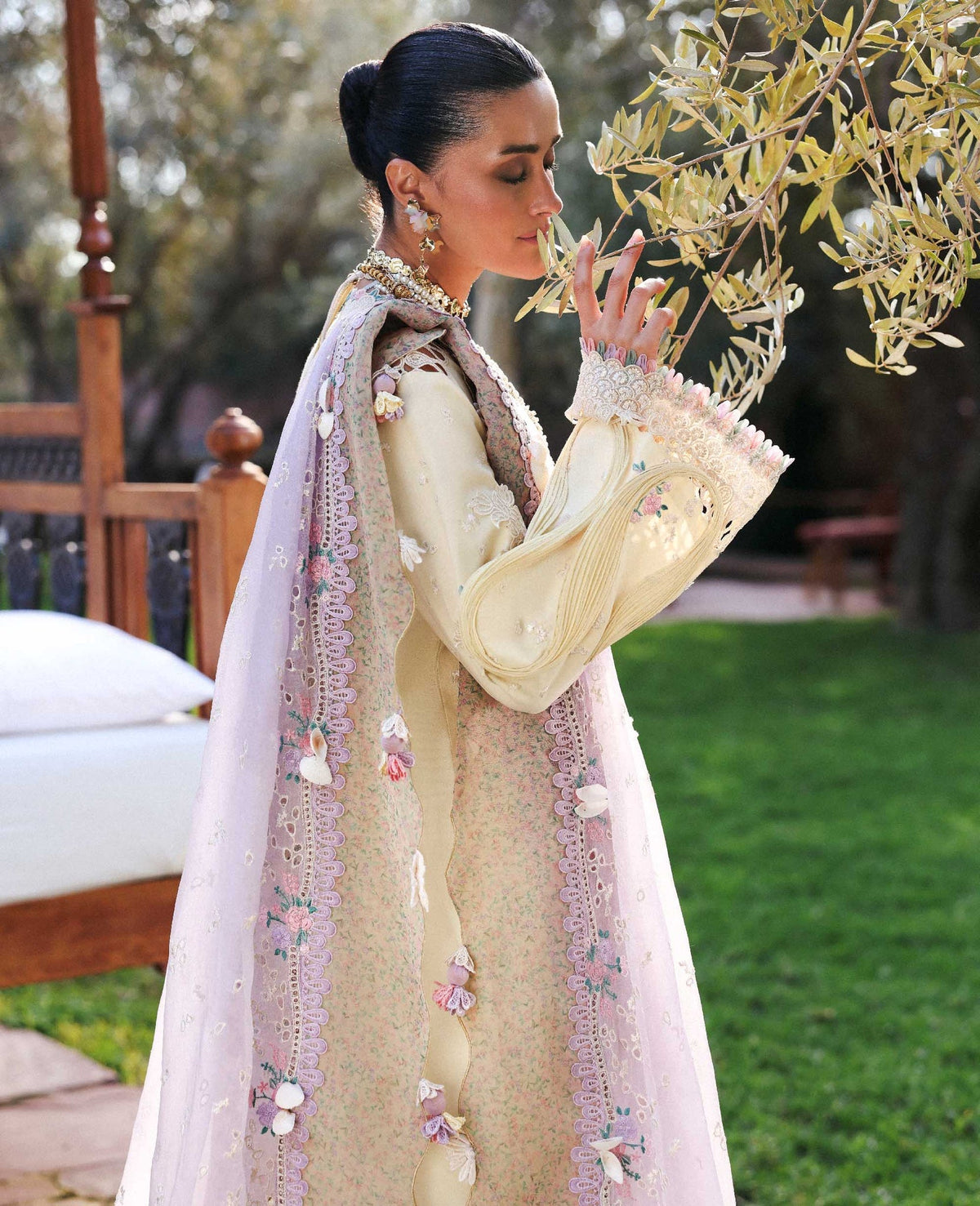 Republic Womenswear | Reine Luxury Lawn 26 | Lumi
