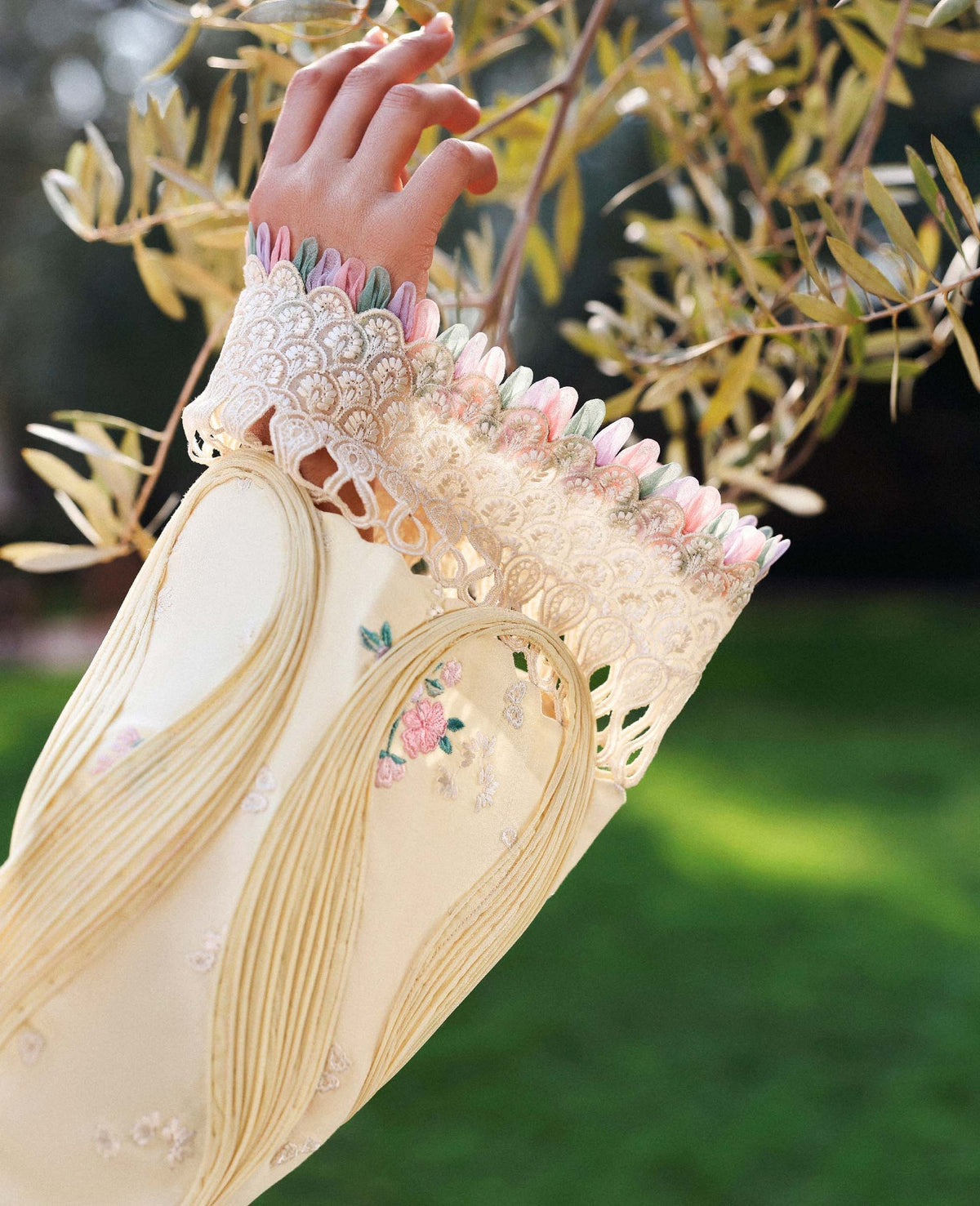 Republic Womenswear | Reine Luxury Lawn 26 | Lumi