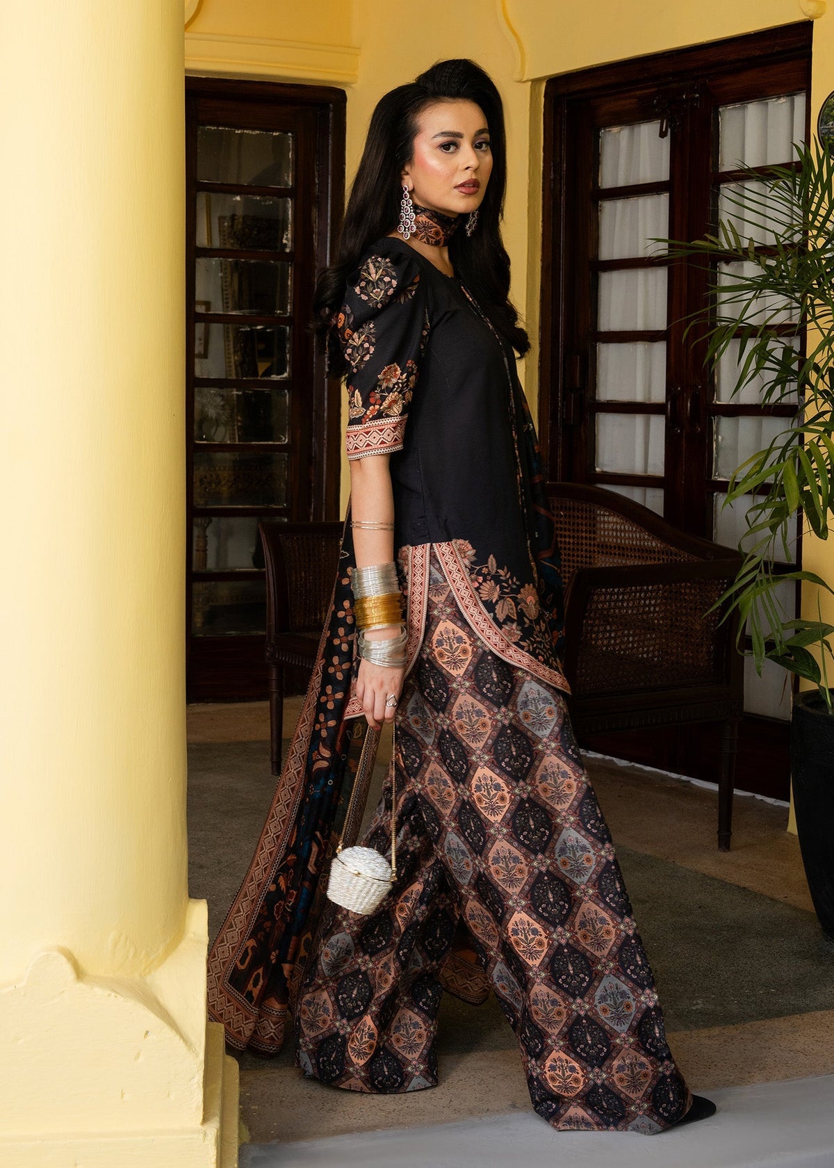 Maria Osama Khan | Retro Lawn 25 | Nazia