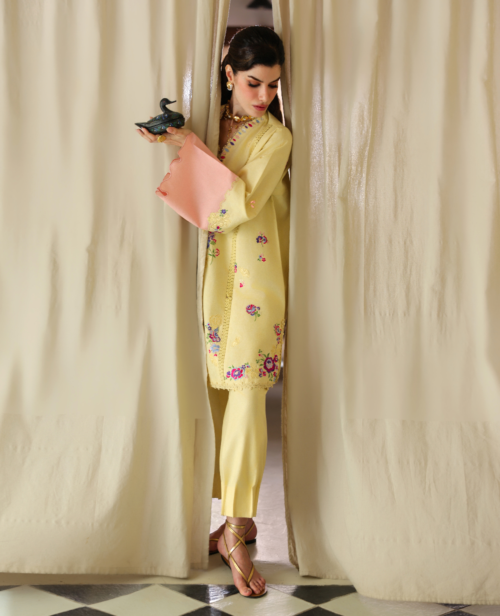 Republic Womenswear | Neonma Essential Pret 26 |Candy Loom