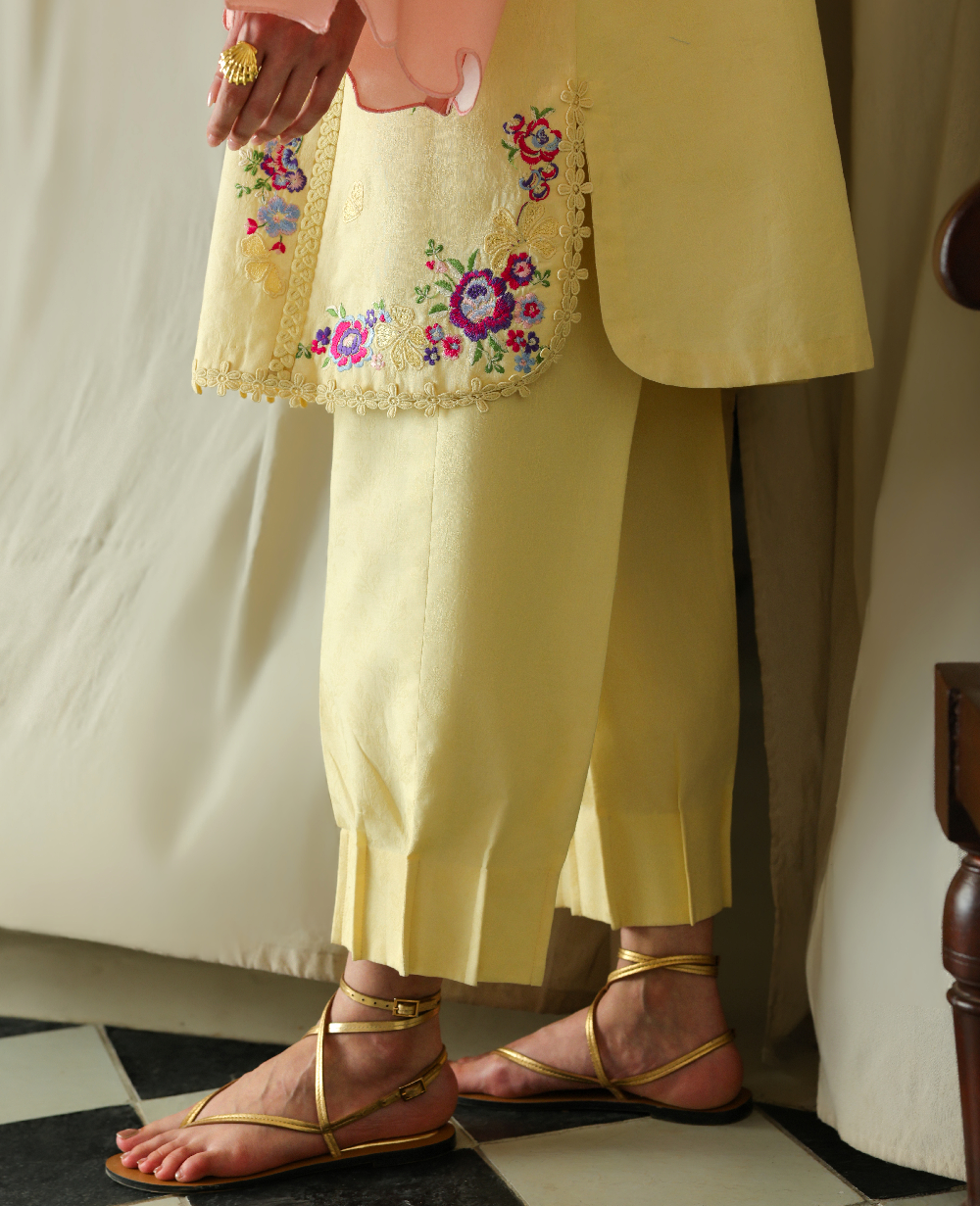Republic Womenswear | Neonma Essential Pret 26 |Candy Loom