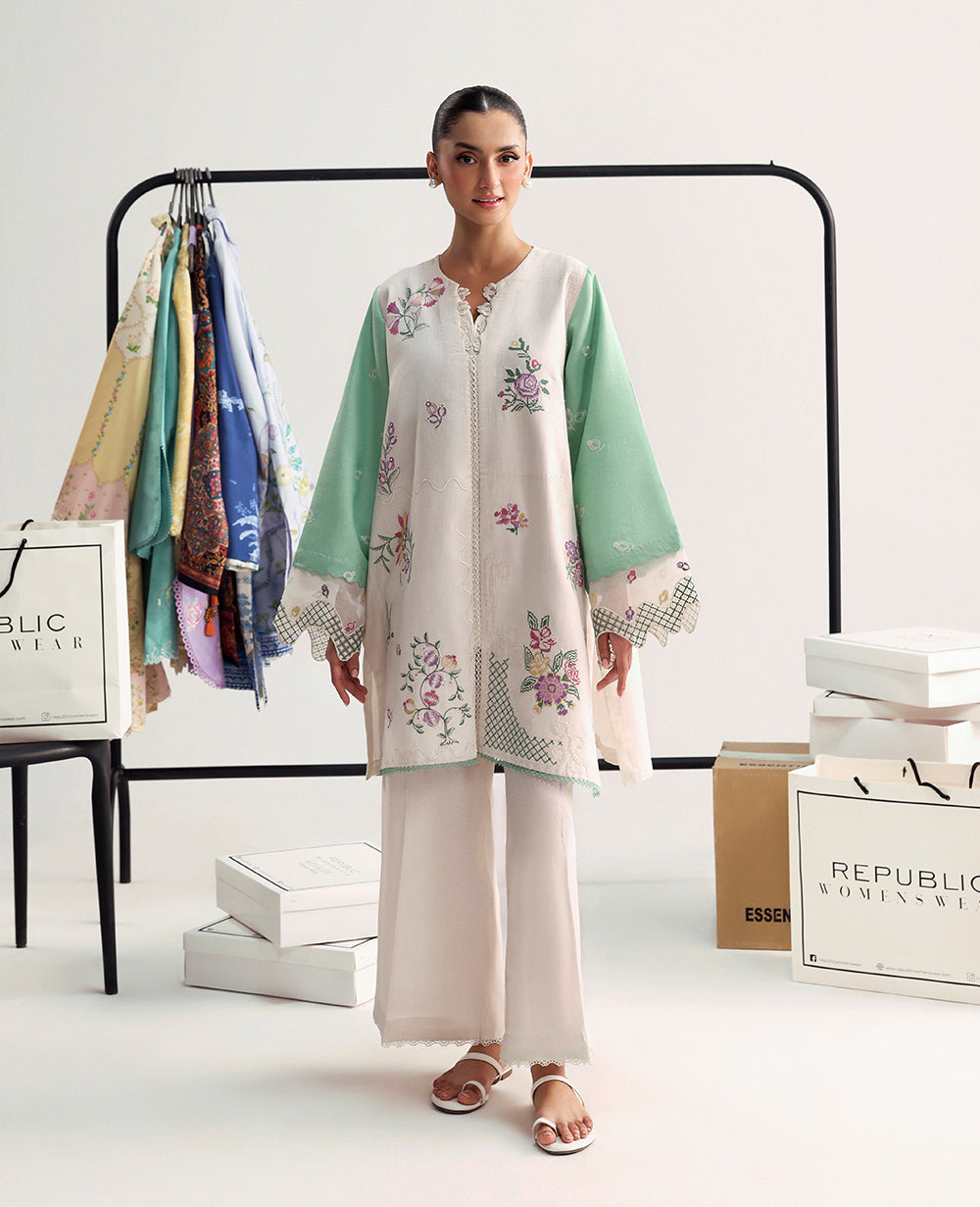 Republic Womenswear | Essentials Pre Fall | Serenya