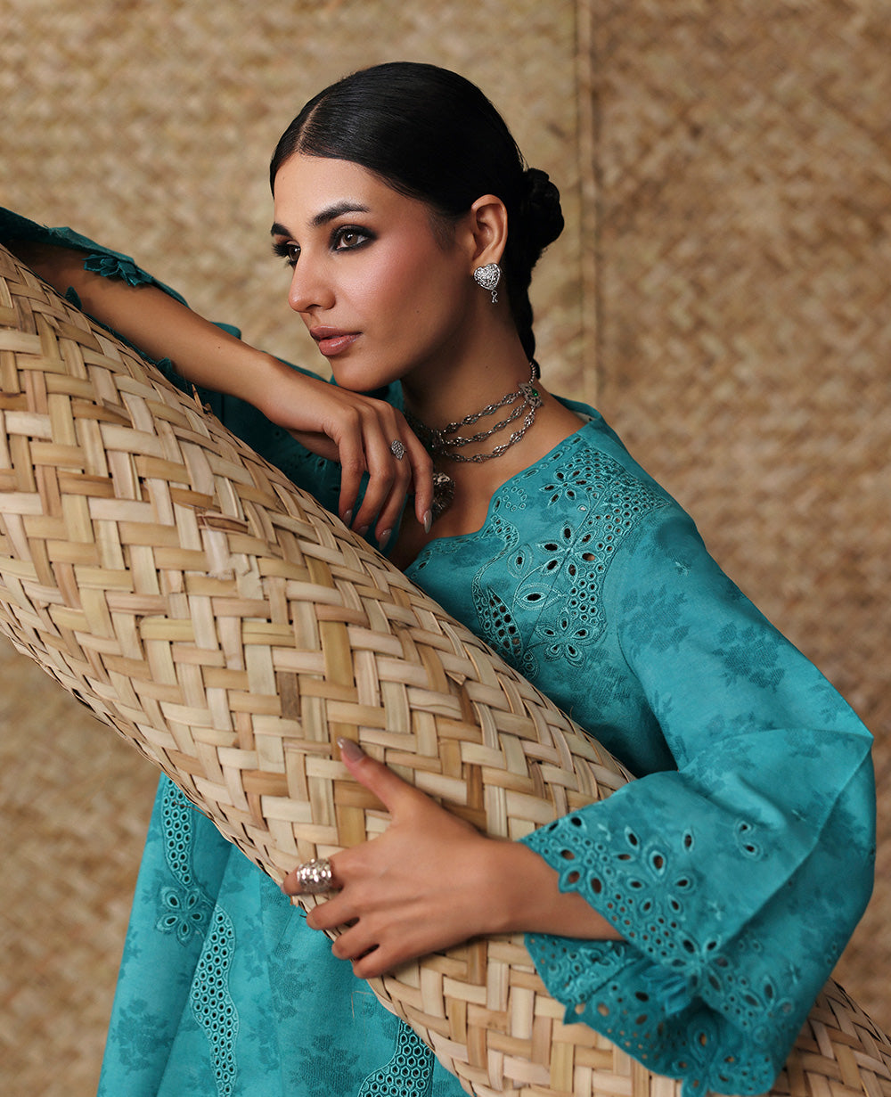 Republic Womenswear | Neoma Essential Basic Pret 26 |Alira