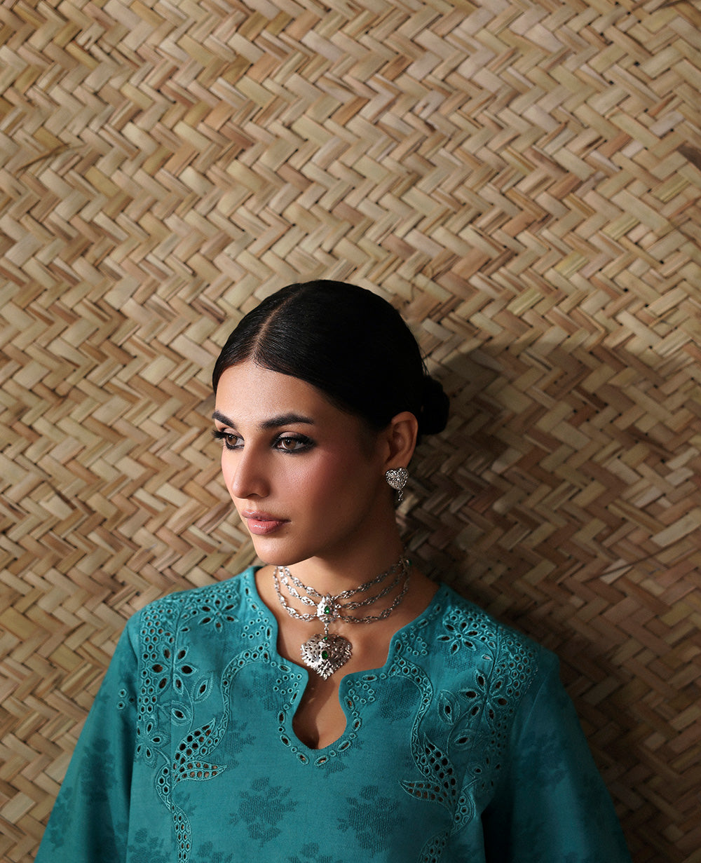 Republic Womenswear | Neoma Essential Basic Pret 26 |Alira