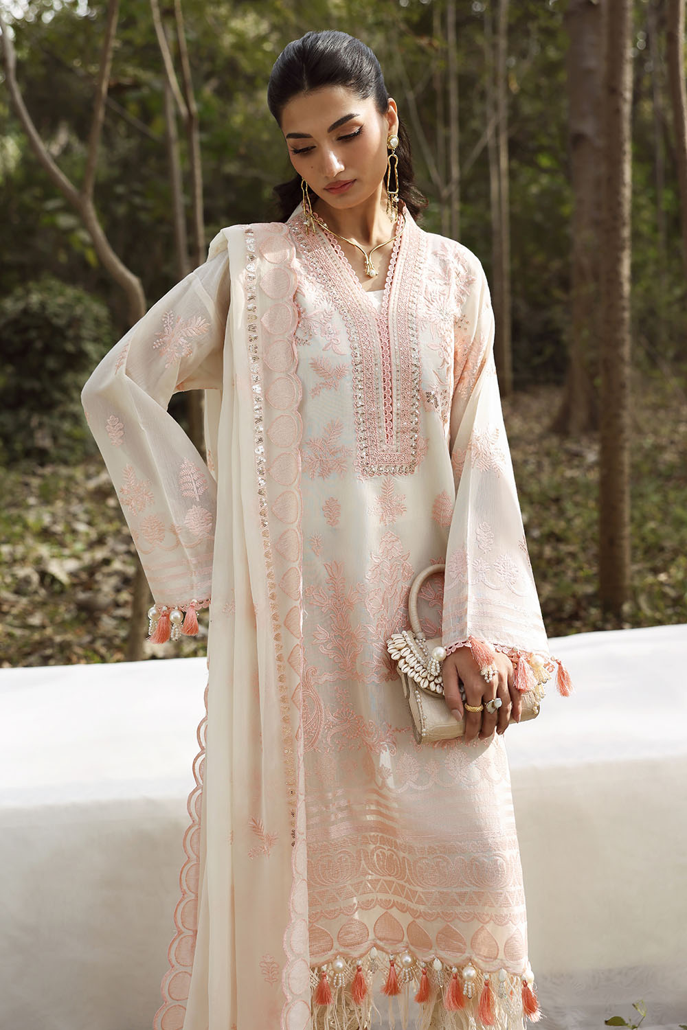 Gul Ahmed | Luxury Lawn 26 | LE-62002
