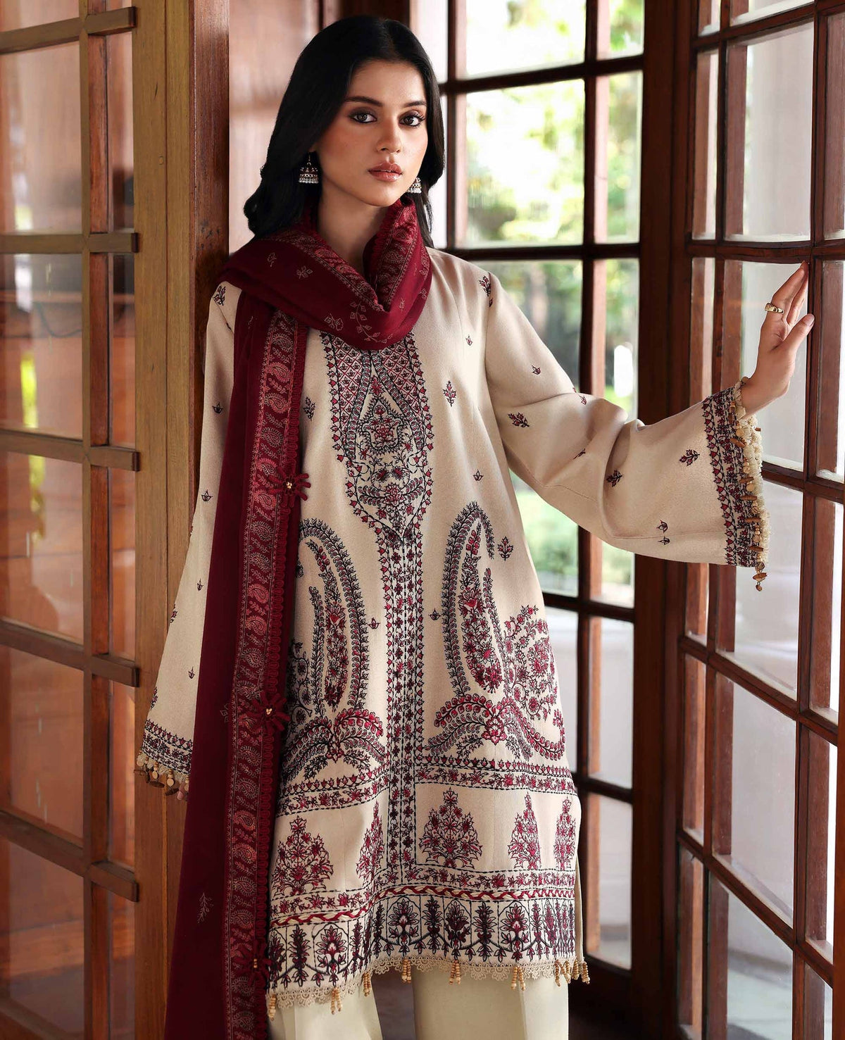 Republic Womenswear | Amaris Luxury Shawl 25 | Liora