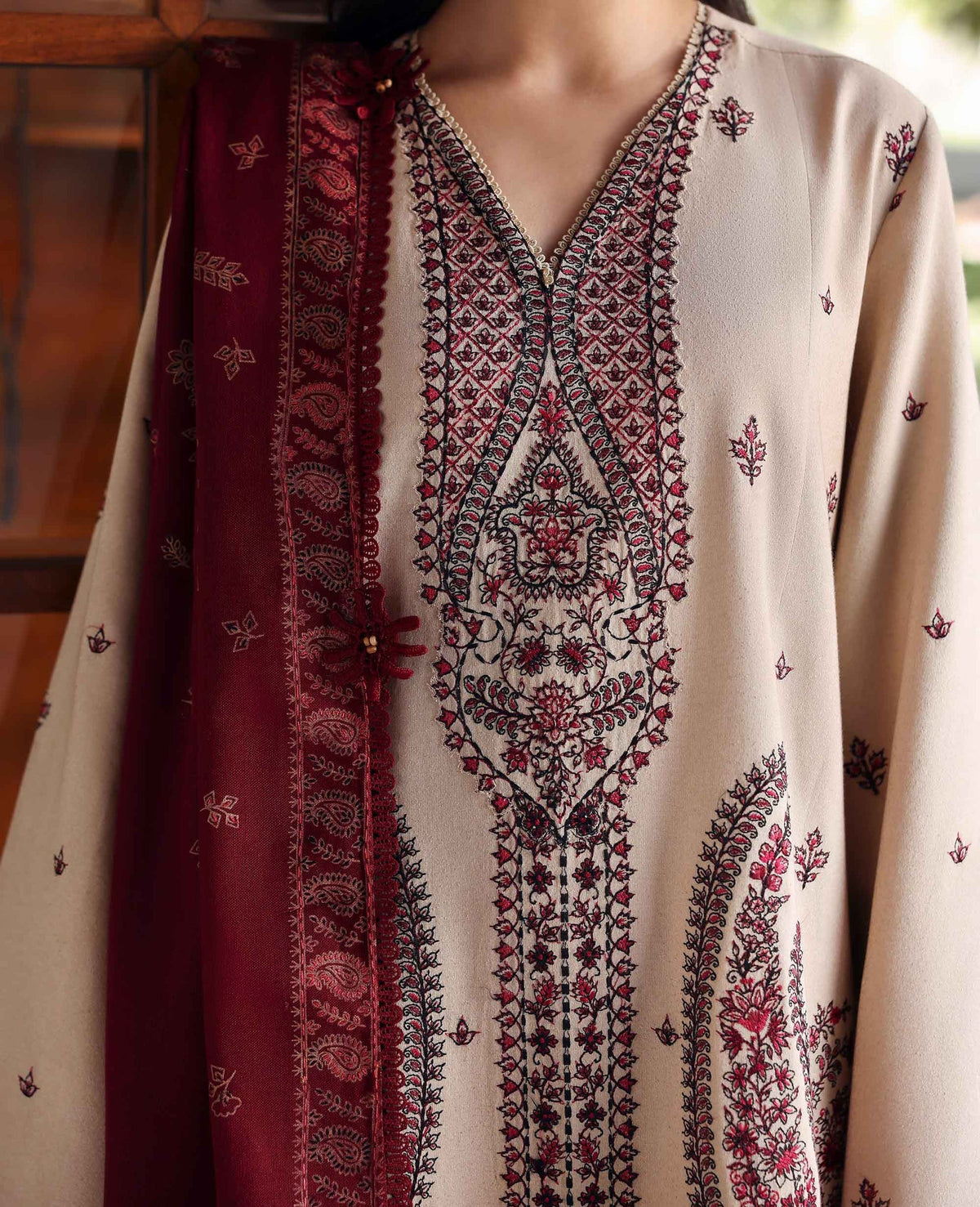 Republic Womenswear | Amaris Luxury Shawl 25 | Liora