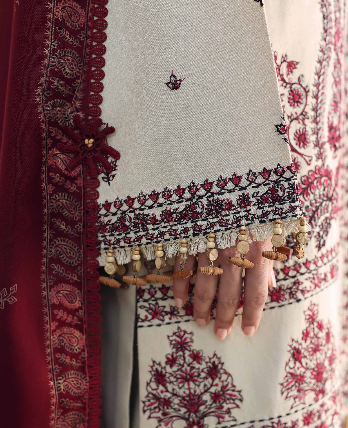 Republic Womenswear | Amaris Luxury Shawl 25 | Liora