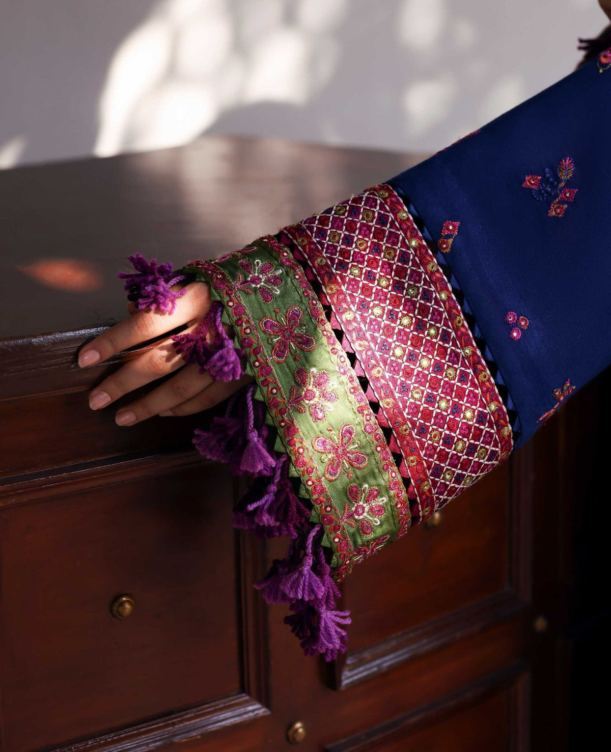Republic Womenswear | Amaris Luxury Shawl 25 |Maris