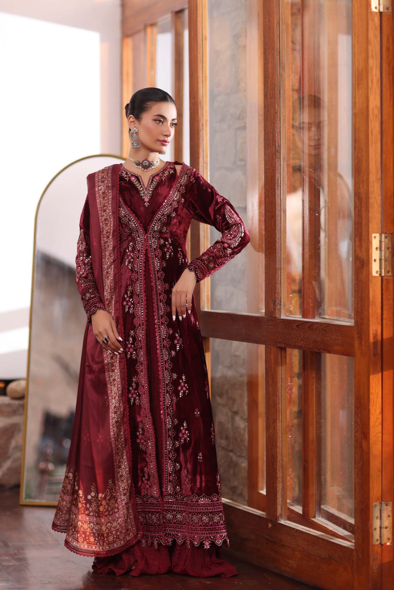 Noor by Saadia Asad | Suzaankari Winter 24 | D10