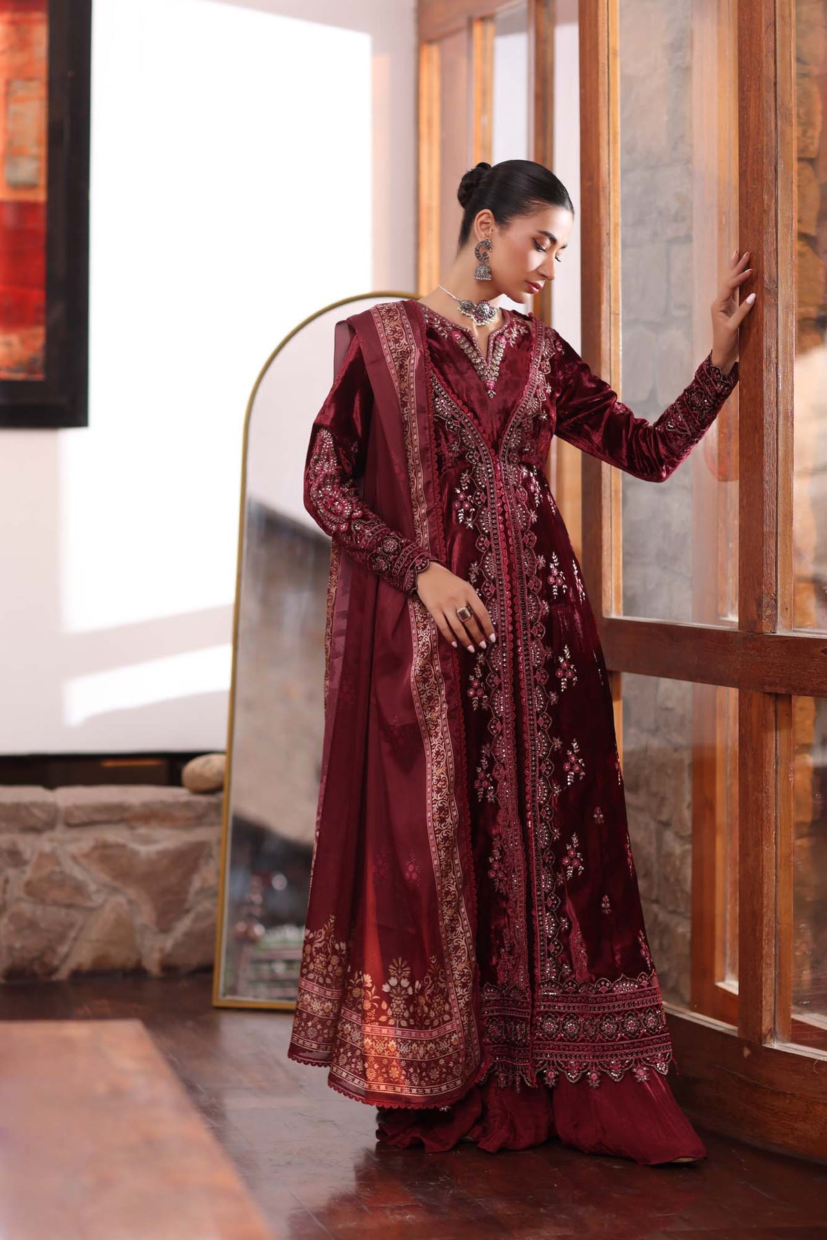 Noor by Saadia Asad | Suzaankari Winter 24 | D10