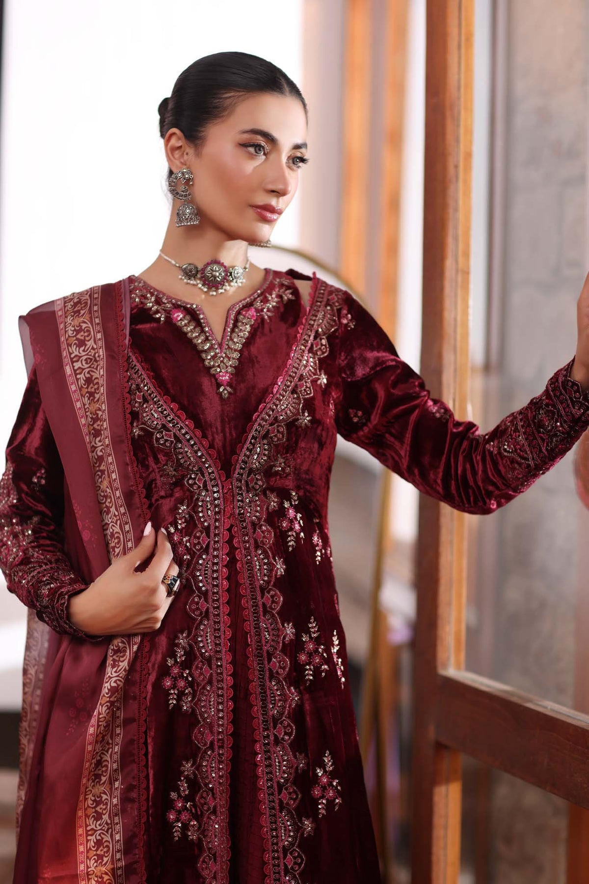 Noor by Saadia Asad | Suzaankari Winter 24 | D10