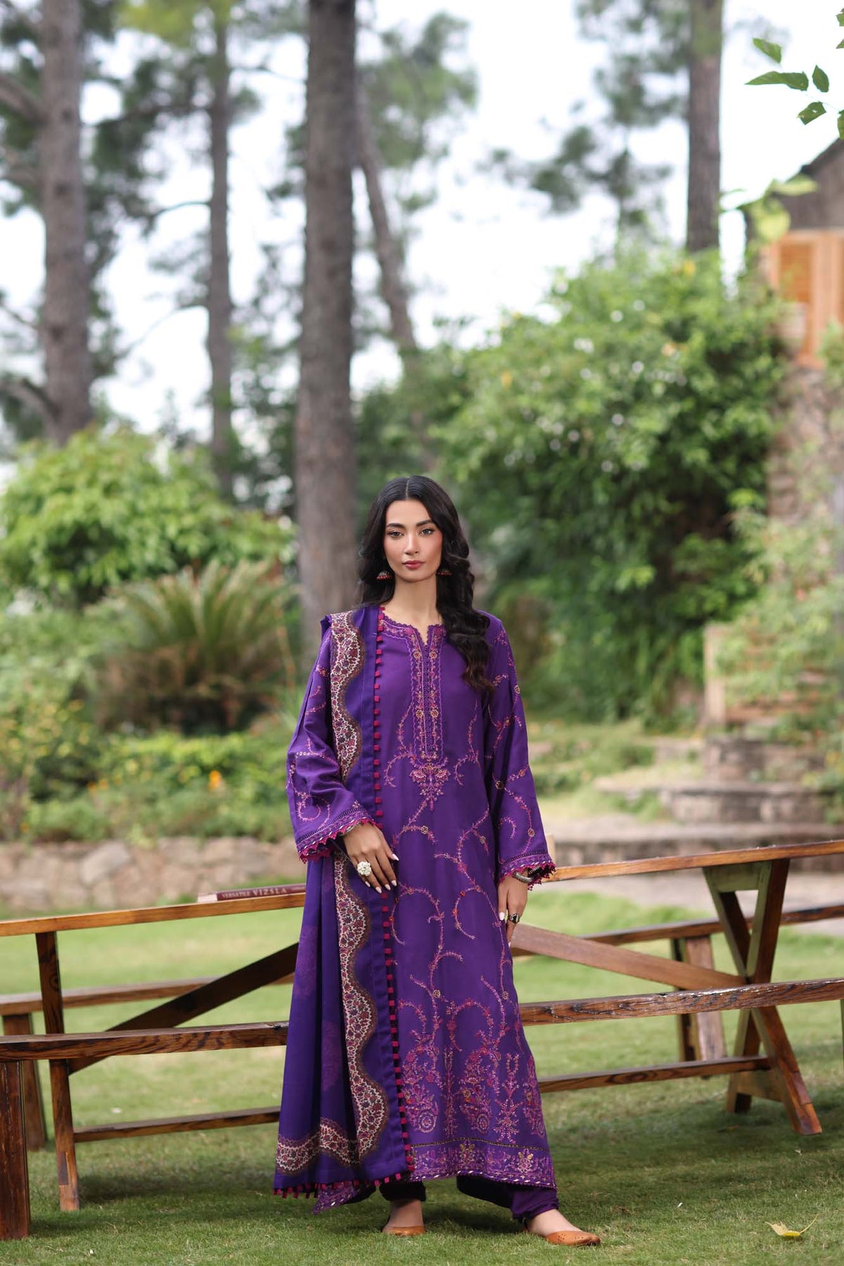 Noor by Saadia Asad | Suzaankari Winter 24 | D06