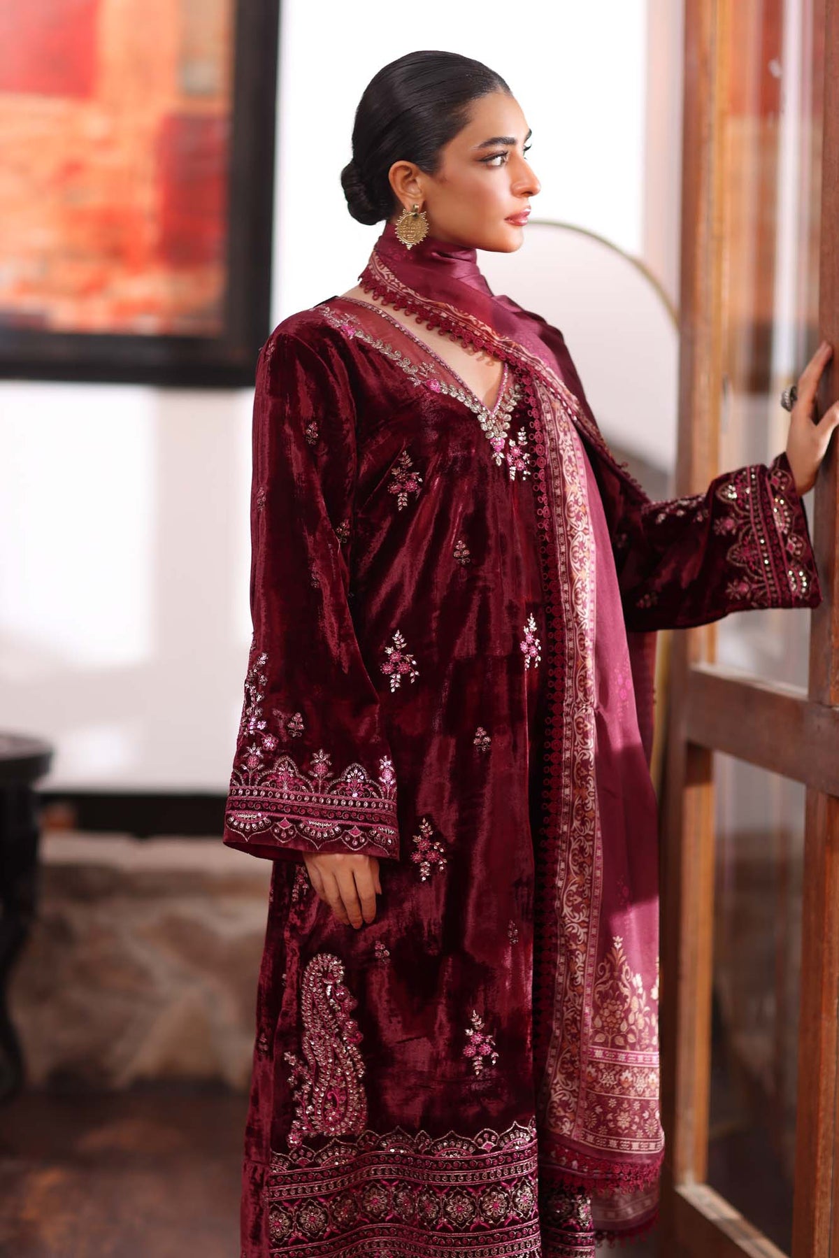 Noor by Saadia Asad | Suzaankari Winter 24 | D10