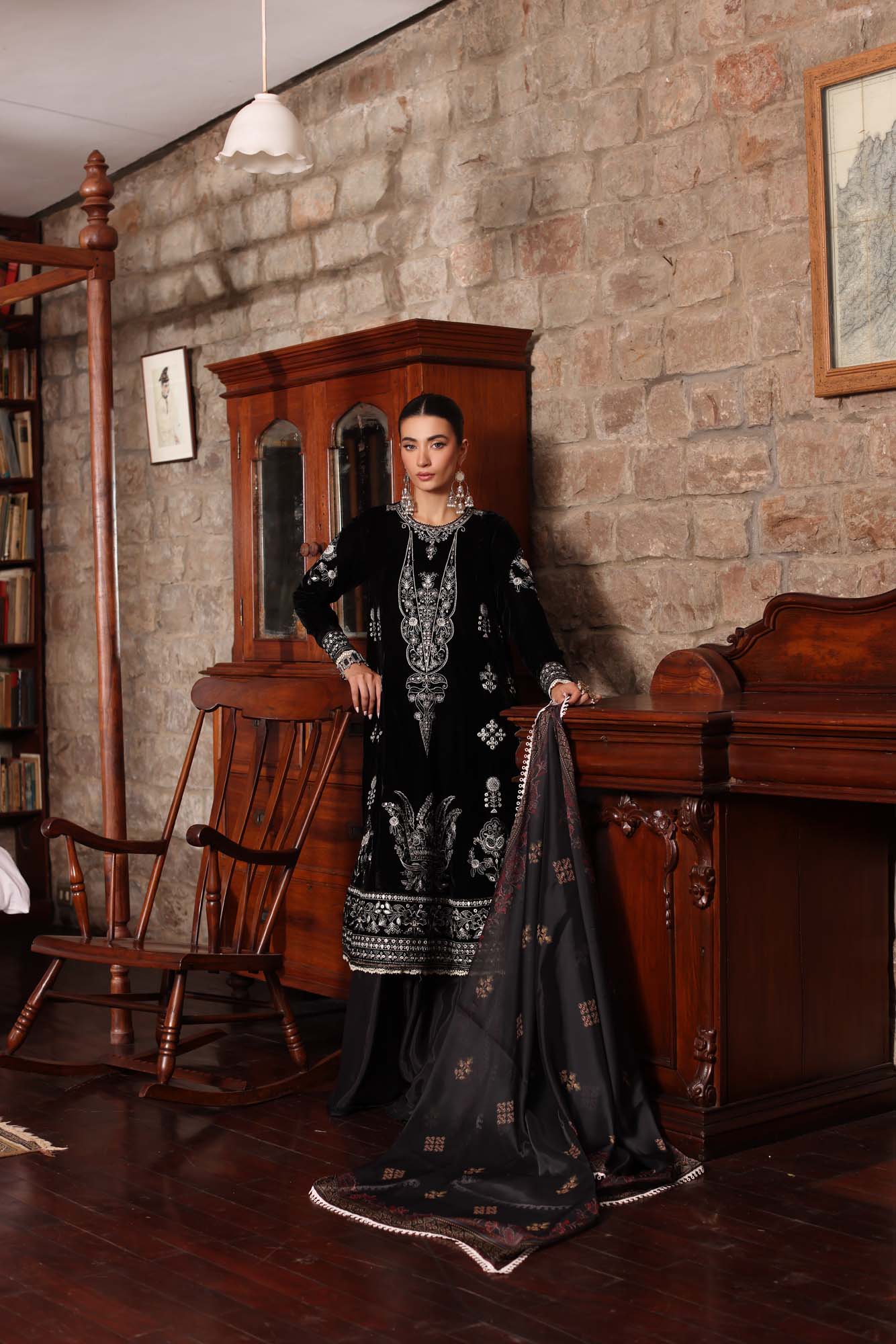 Noor by Saadia Asad | Suzaankari Winter 24 | D12
