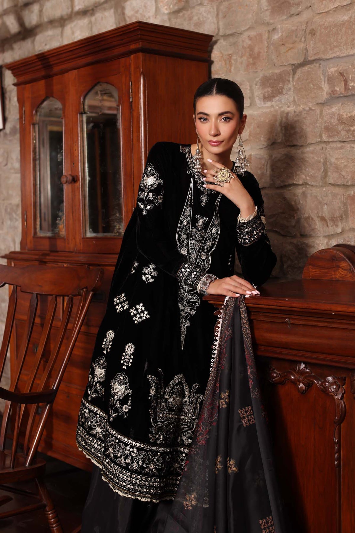 Noor by Saadia Asad | Suzaankari Winter 24 | D12