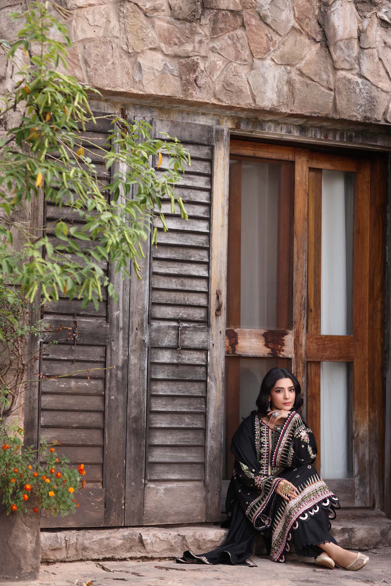 Noor by Saadia Asad | Suzaankari Winter 24 | D05