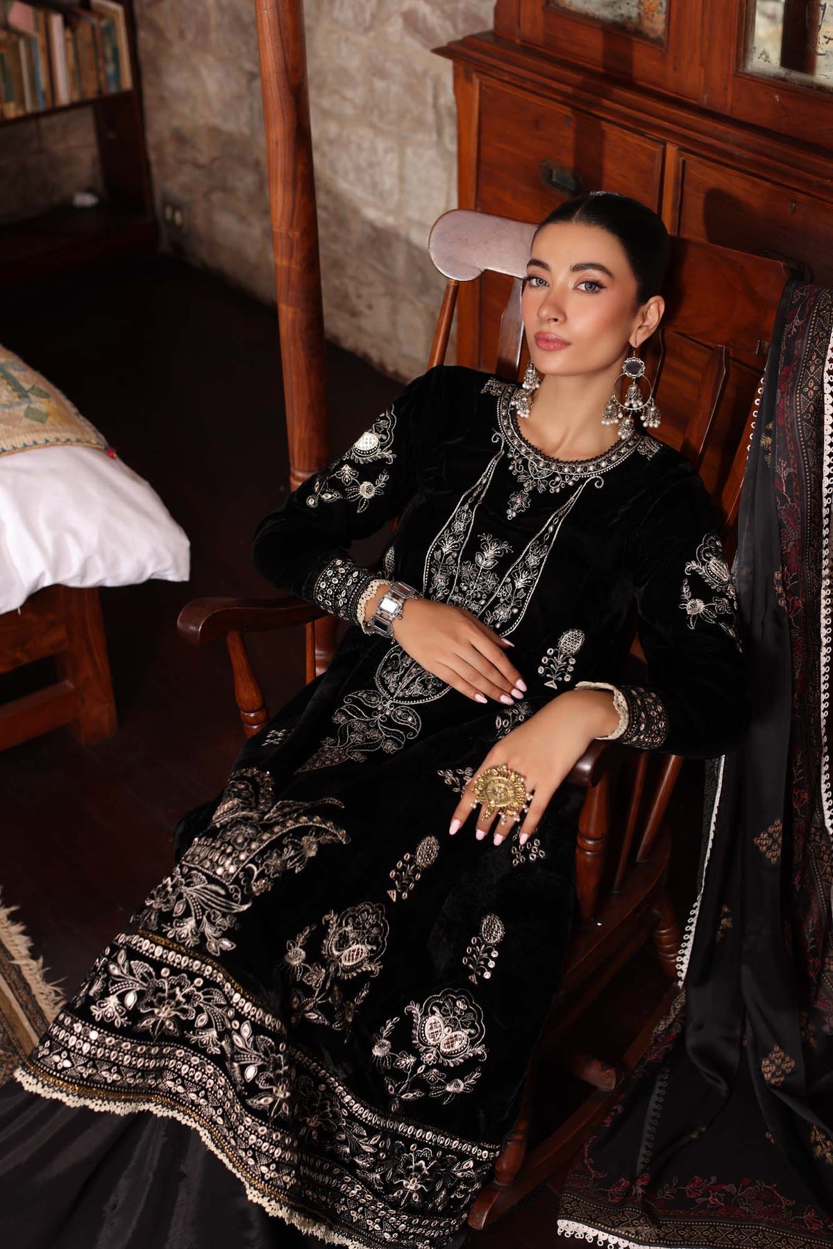 Noor by Saadia Asad | Suzaankari Winter 24 | D12