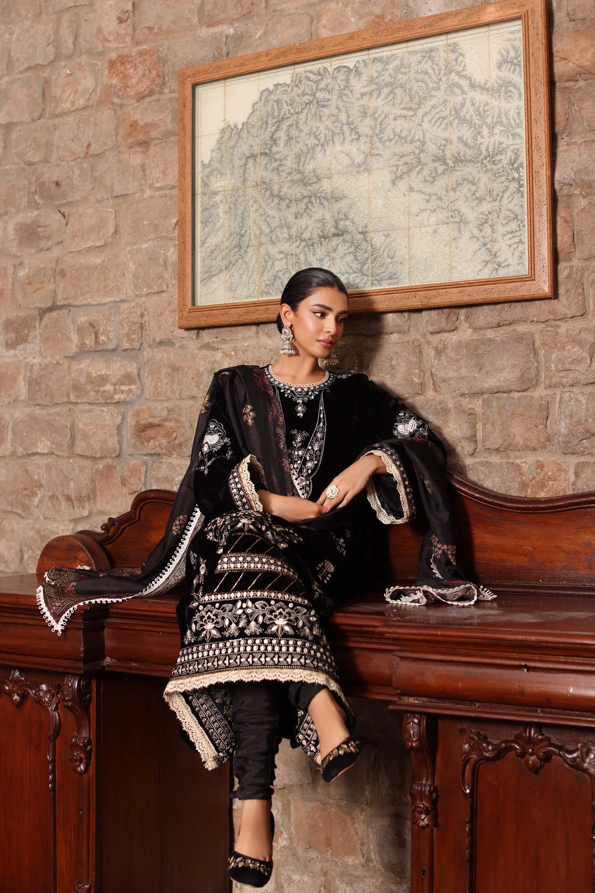 Noor by Saadia Asad | Suzaankari Winter 24 | D12