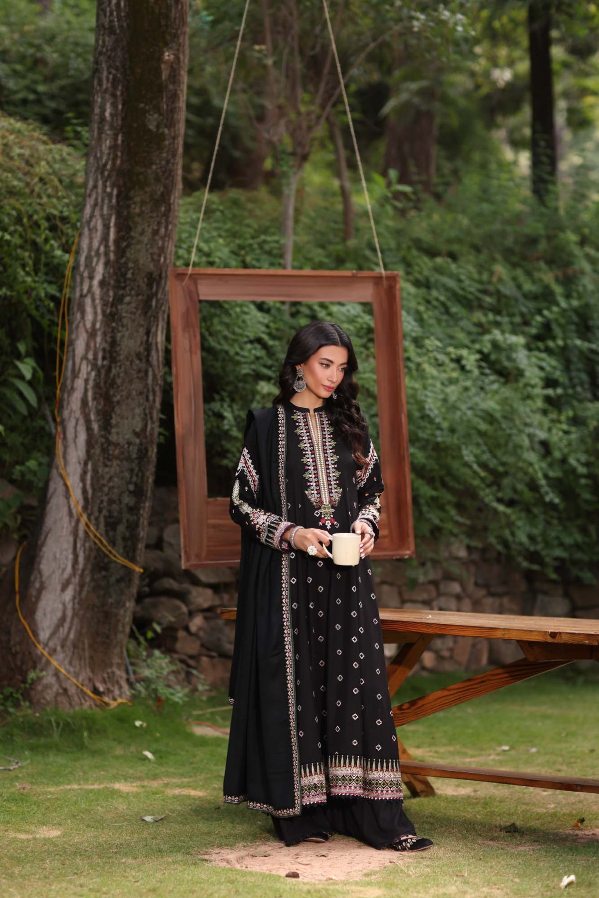 Noor by Saadia Asad | Suzaankari Winter 24 | D05