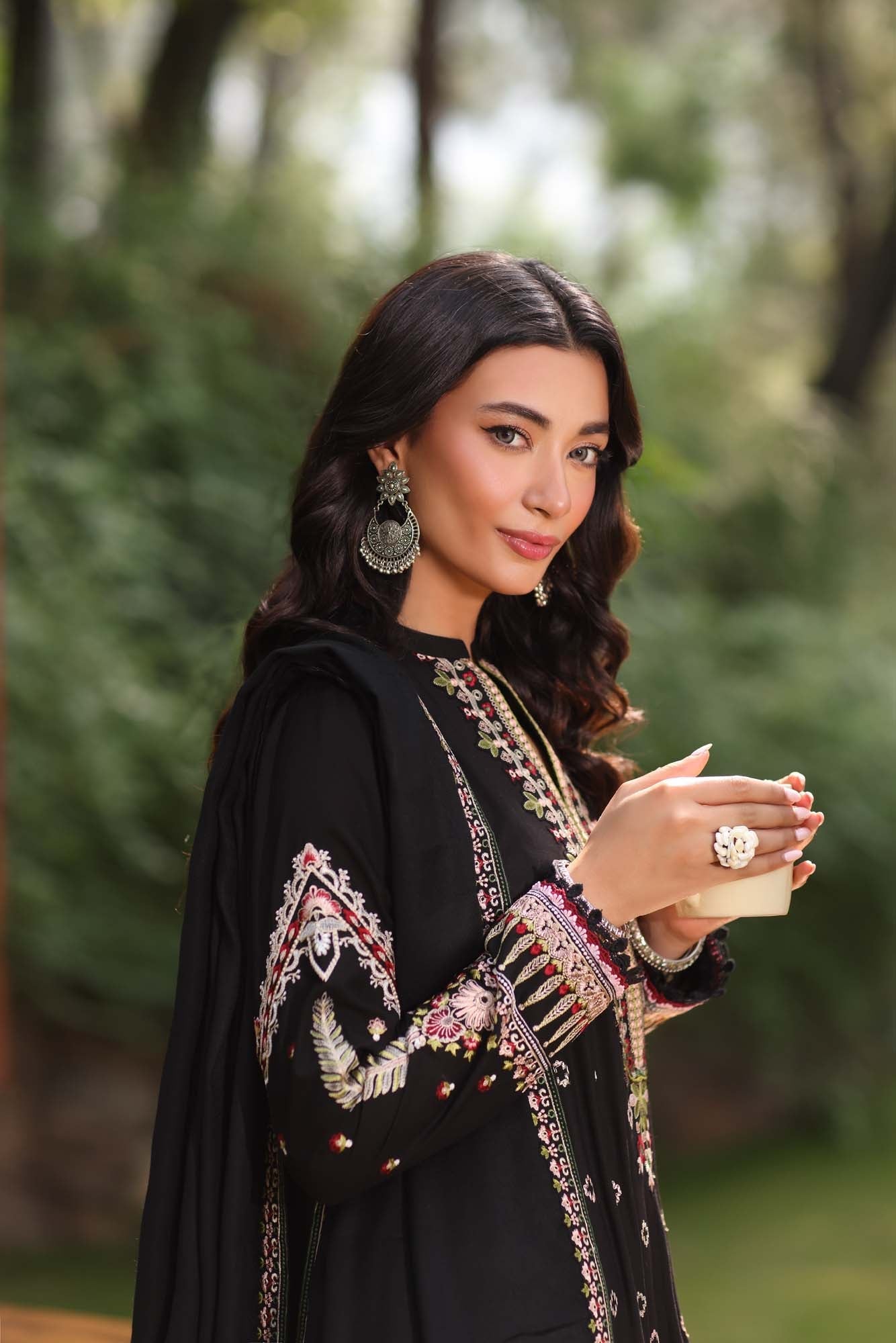 Noor by Saadia Asad | Suzaankari Winter 24 | D05