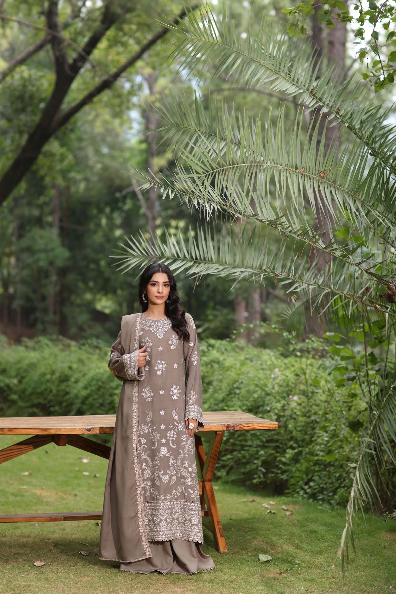 Noor by Saadia Asad | Suzaankari Winter 24 | D02