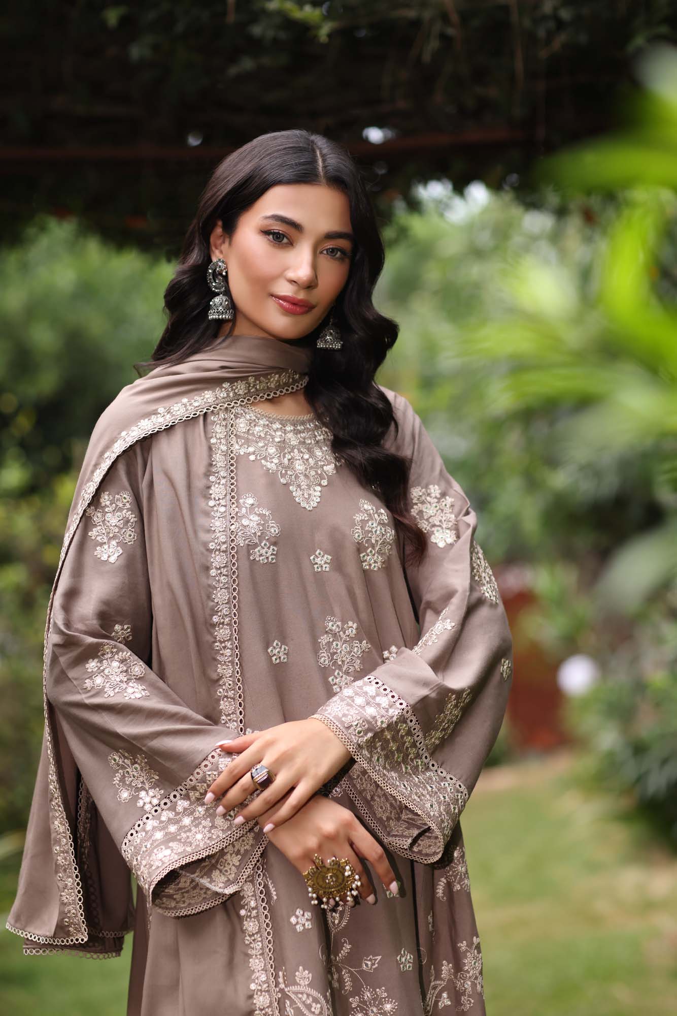 Noor by Saadia Asad | Suzaankari Winter 24 | D02