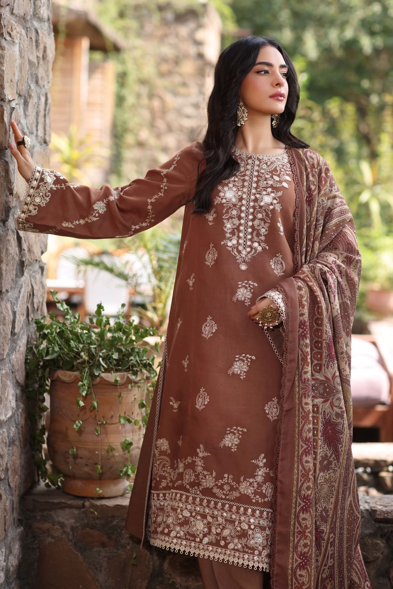 Noor by Saadia Asad | Suzaankari Winter 24 | D09