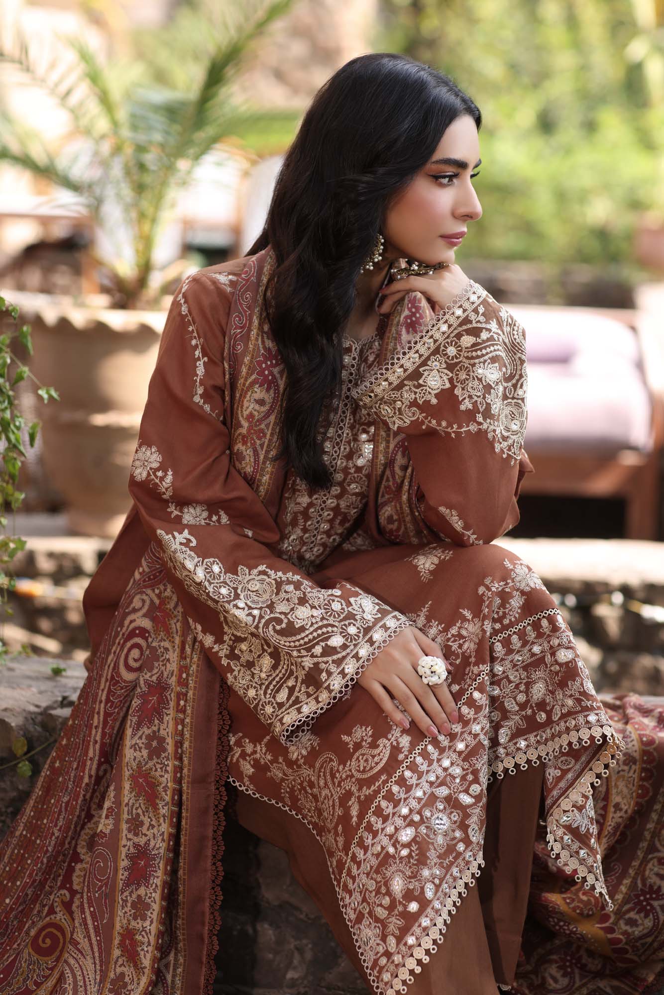 Noor by Saadia Asad | Suzaankari Winter 24 | D09