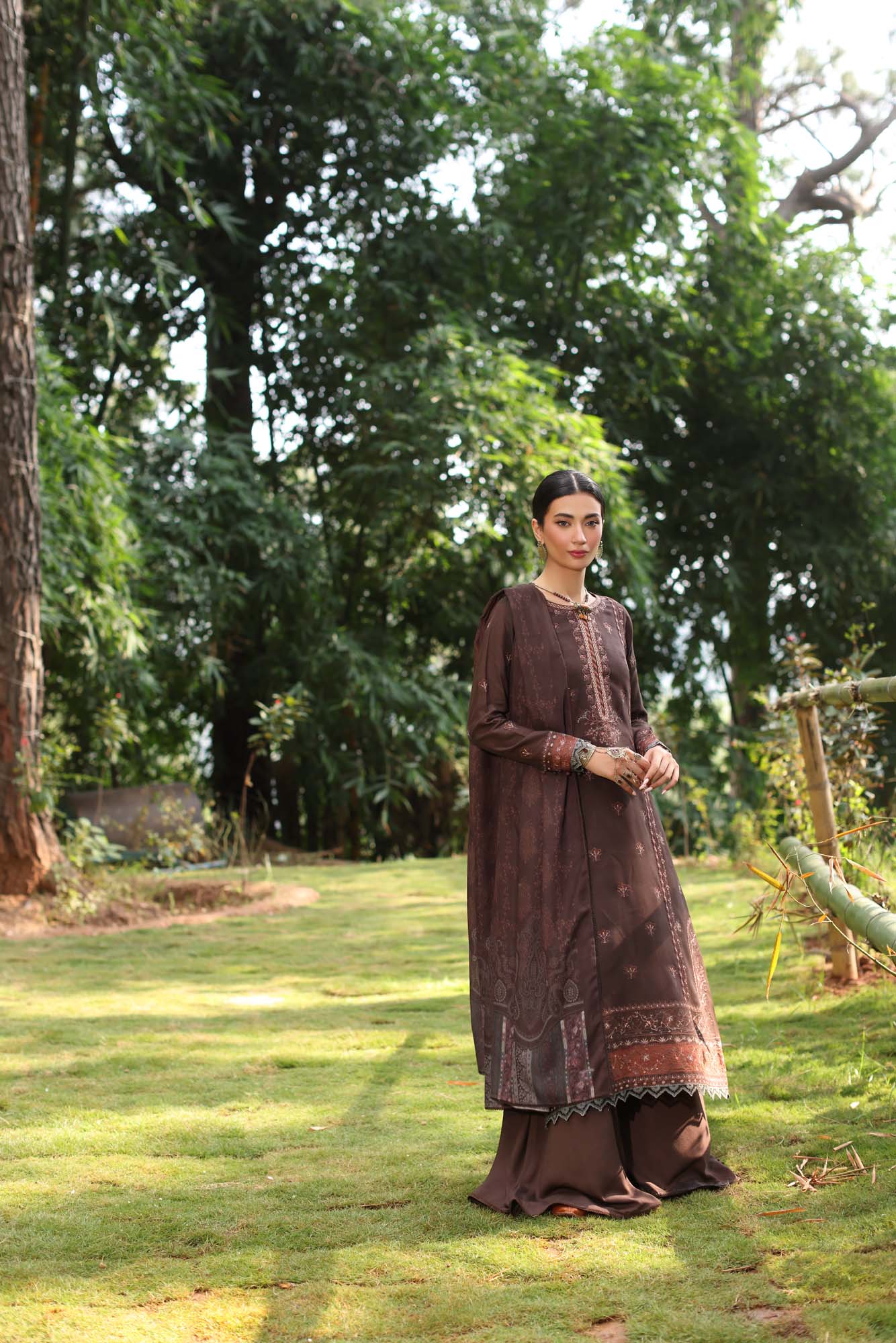 Noor by Saadia Asad | Suzaankari Winter 24 | D04