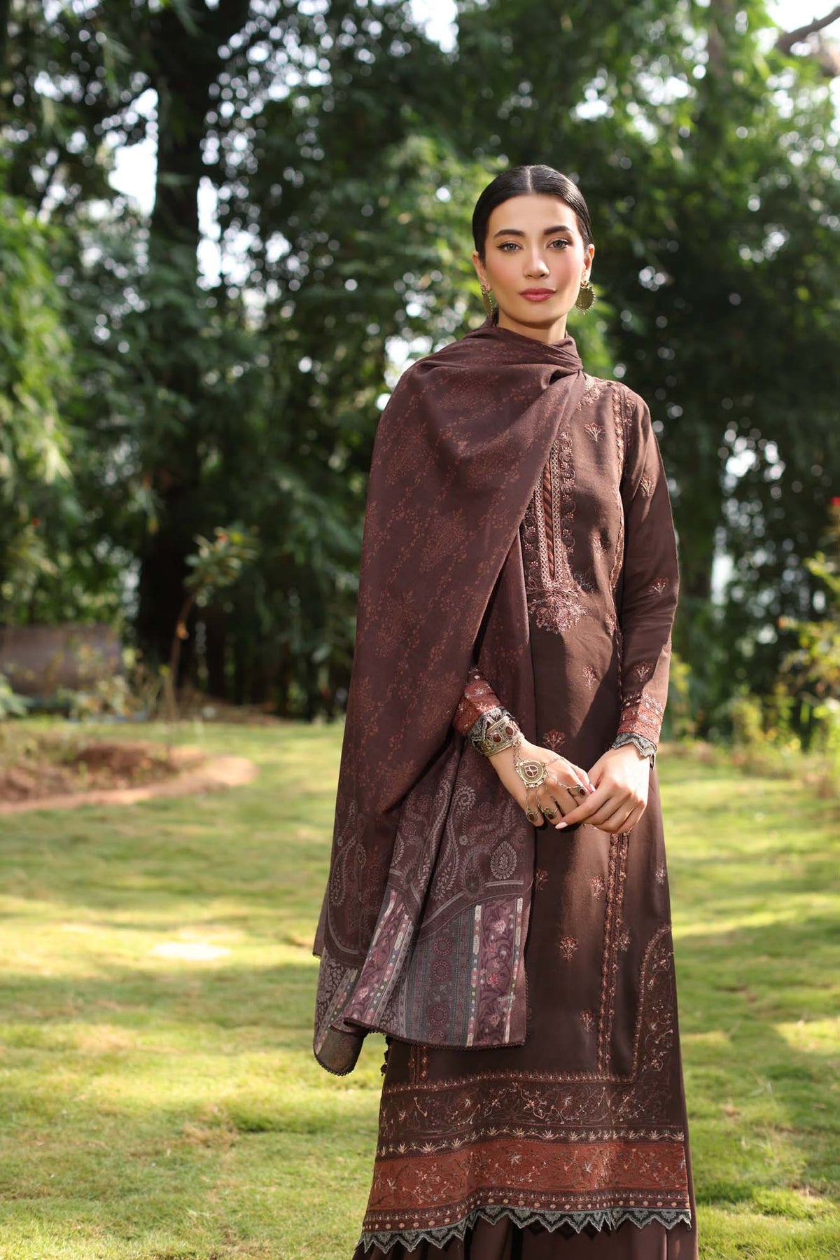 Noor by Saadia Asad | Suzaankari Winter 24 | D04