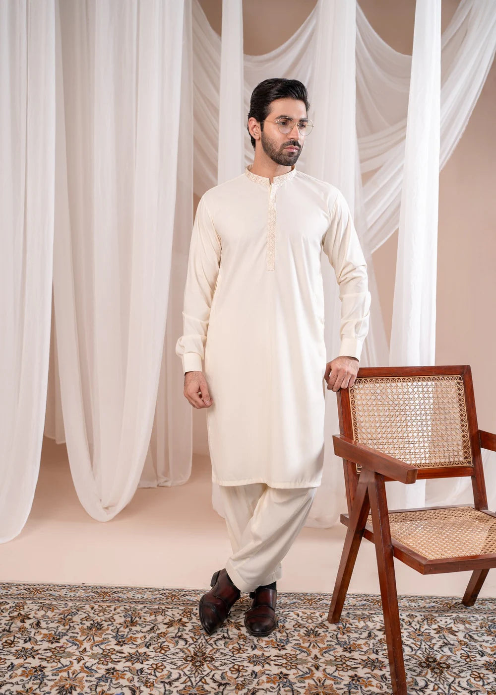 Formal Bosky White Kurta Shalwar - Collar Neck Embroidered - Men - Muraqsh