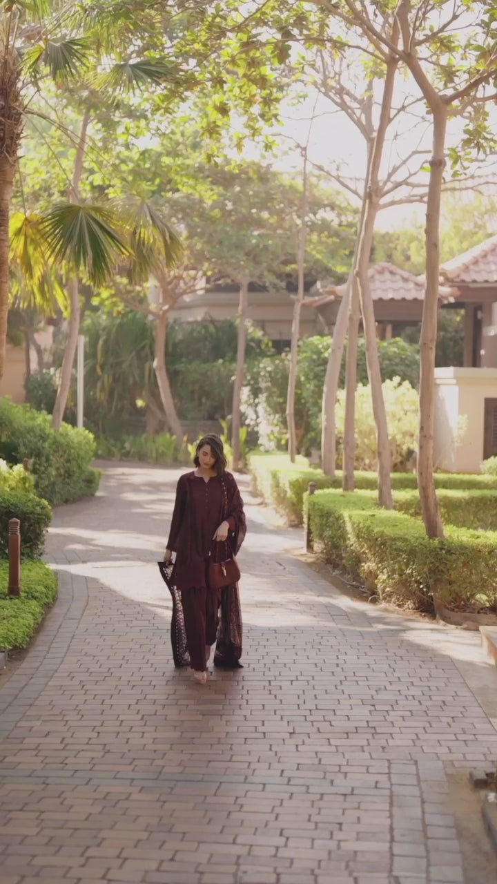 Faiza Saqlain | Formal'25 | Triana