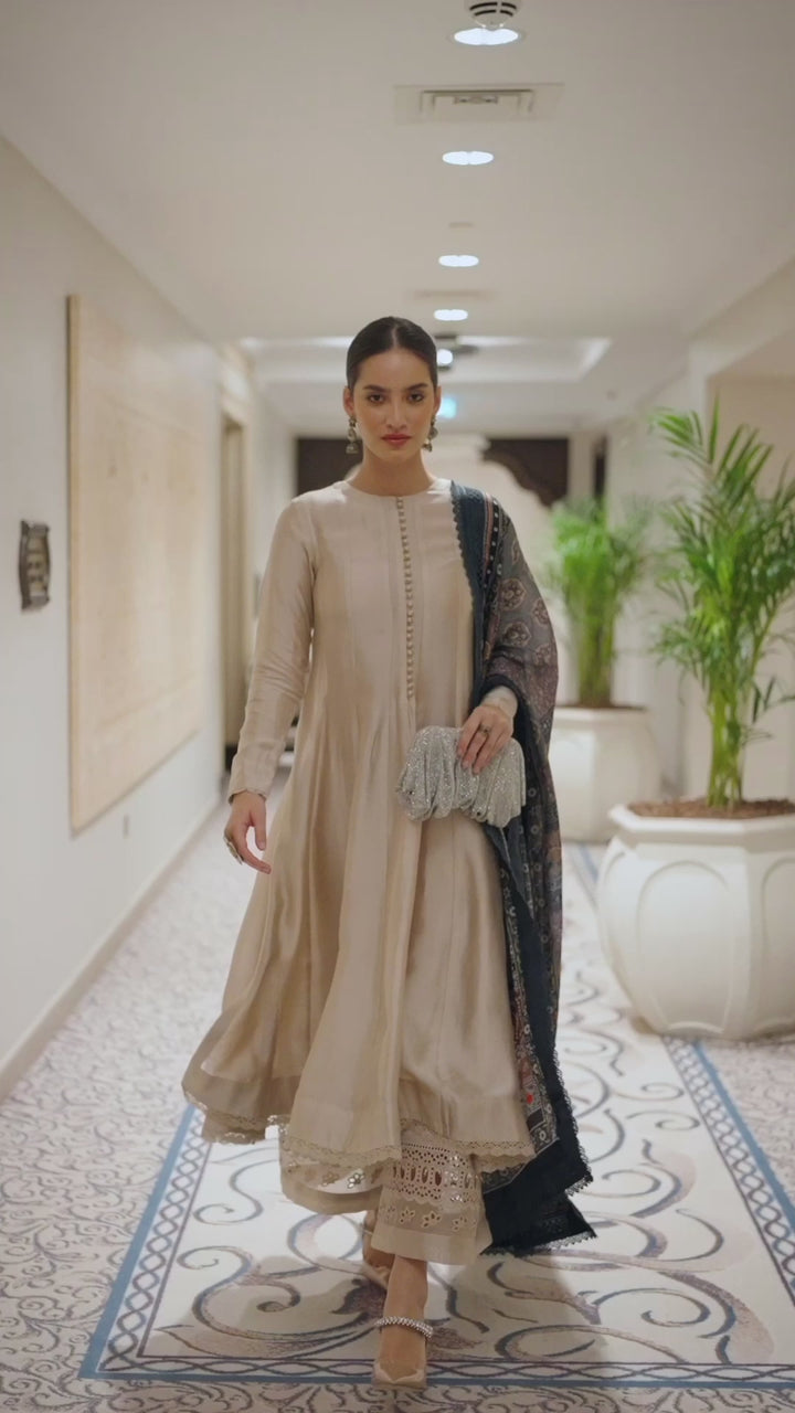 Faiza Saqlain | Formal'25 | Leora